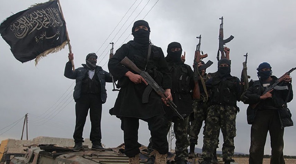 النصرة تفصل 3 من صقورها بطلب من تركيا 