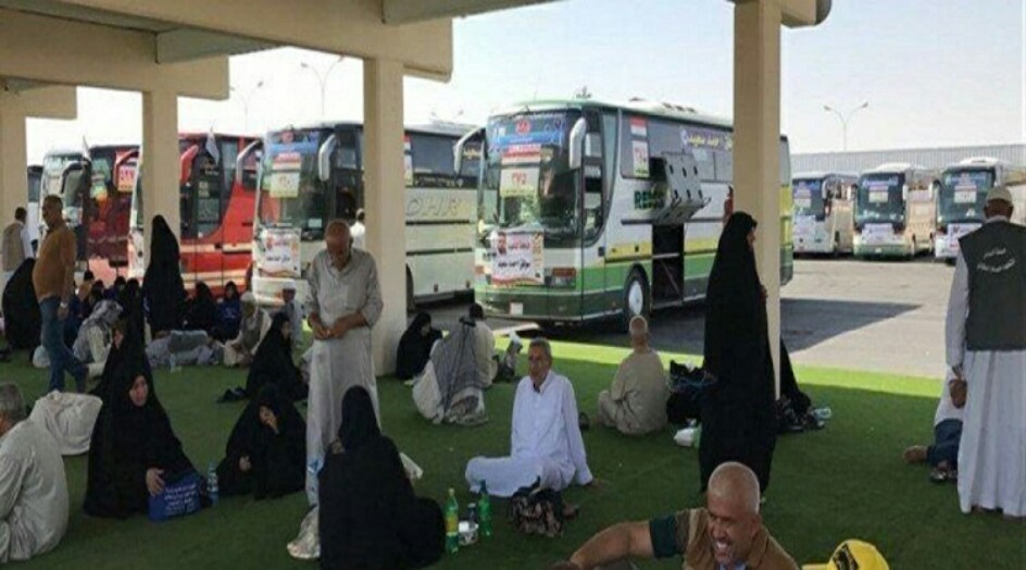 بالصور.. احتراق سيارة للحجاج العراقيين في السعودية