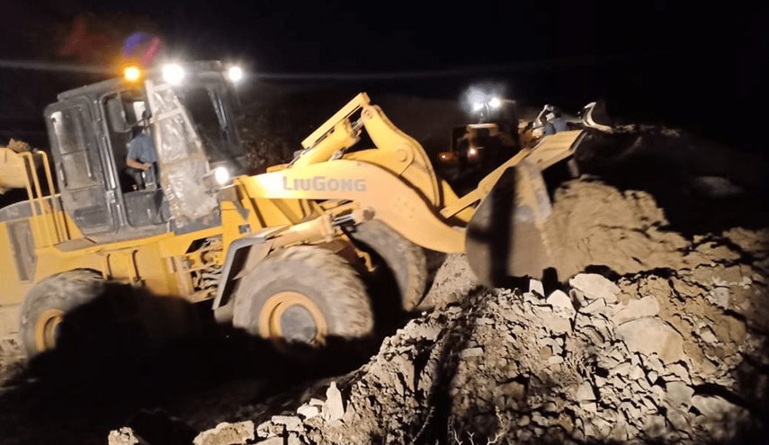 انهيار أرضي في المغرب يدفن سيارة ركاب بمنطقة جبلية