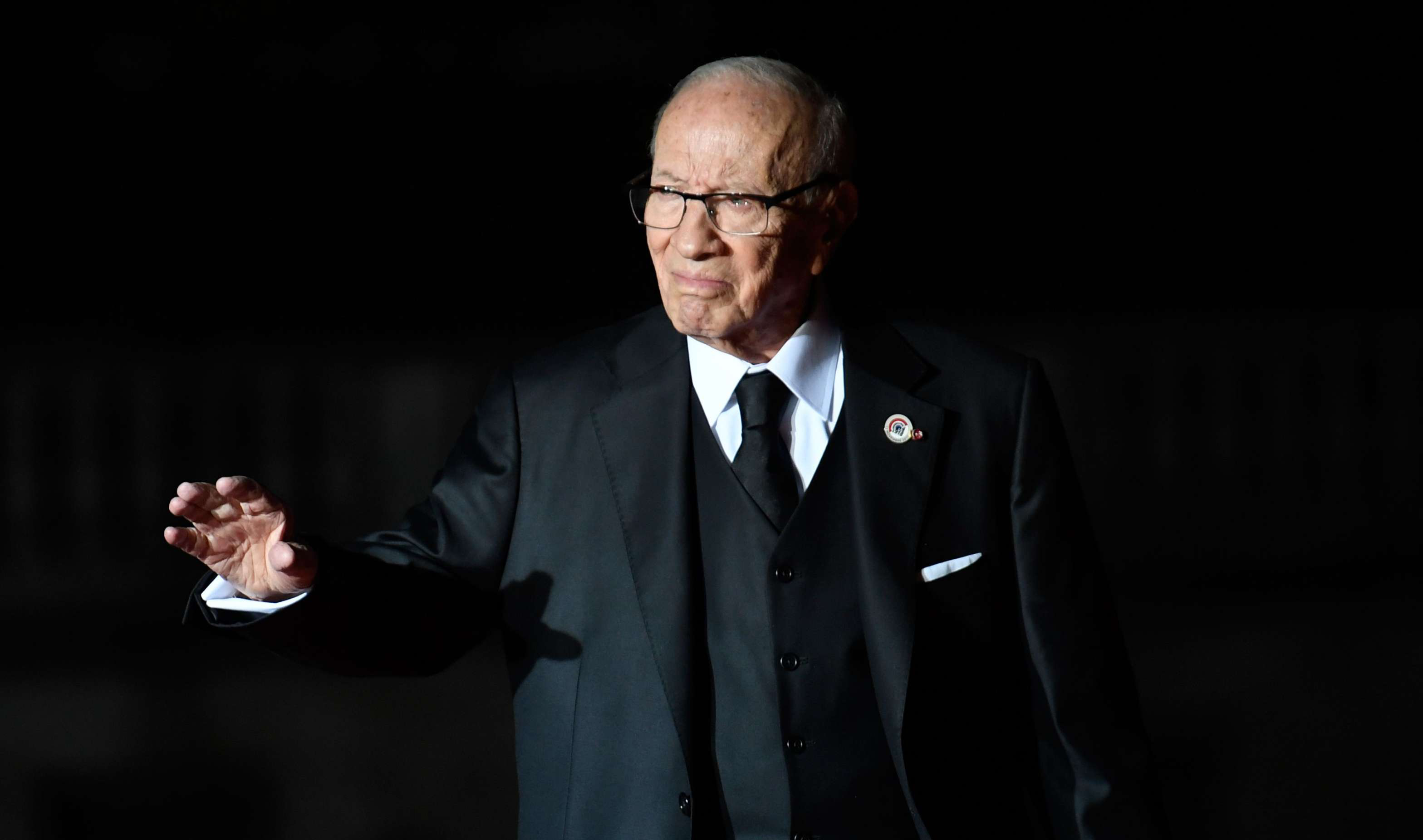 التونسيون يستعدون لجنازة وطنية لرئيسهم قايد السبسي 