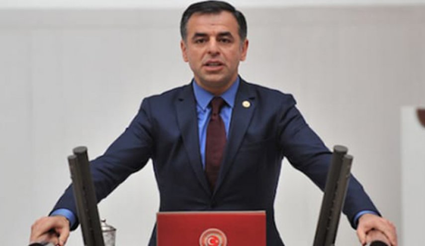 برلماني تركي: أردوغان يتحمل مسؤولية تهجير السوريين