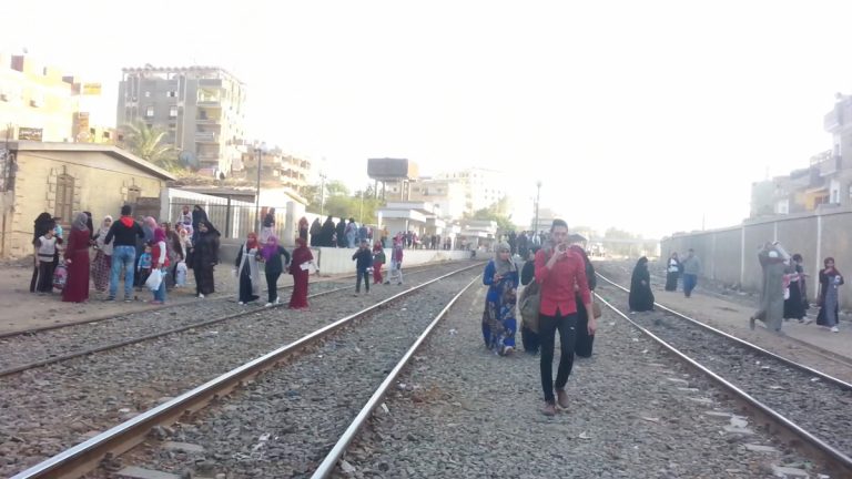 دفنته أمه حيا..لكن بكاؤه أنقذه من الموت