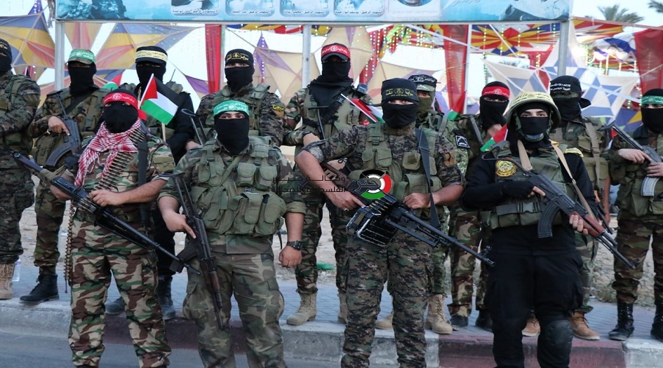 صورة الشهيد المقاوم هاني ابو صلاح وهو يودع أخاه الشهيد