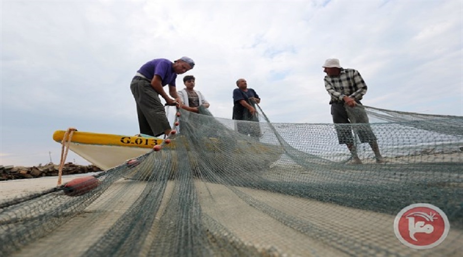 بحرية الاحتلال تعتدي على الصيادين الفلسطينيين ببحر غزة