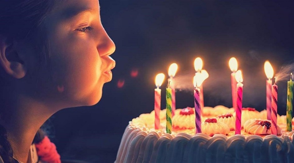 إياكم النفخ على شموع قالب الحلوى وإلّا...