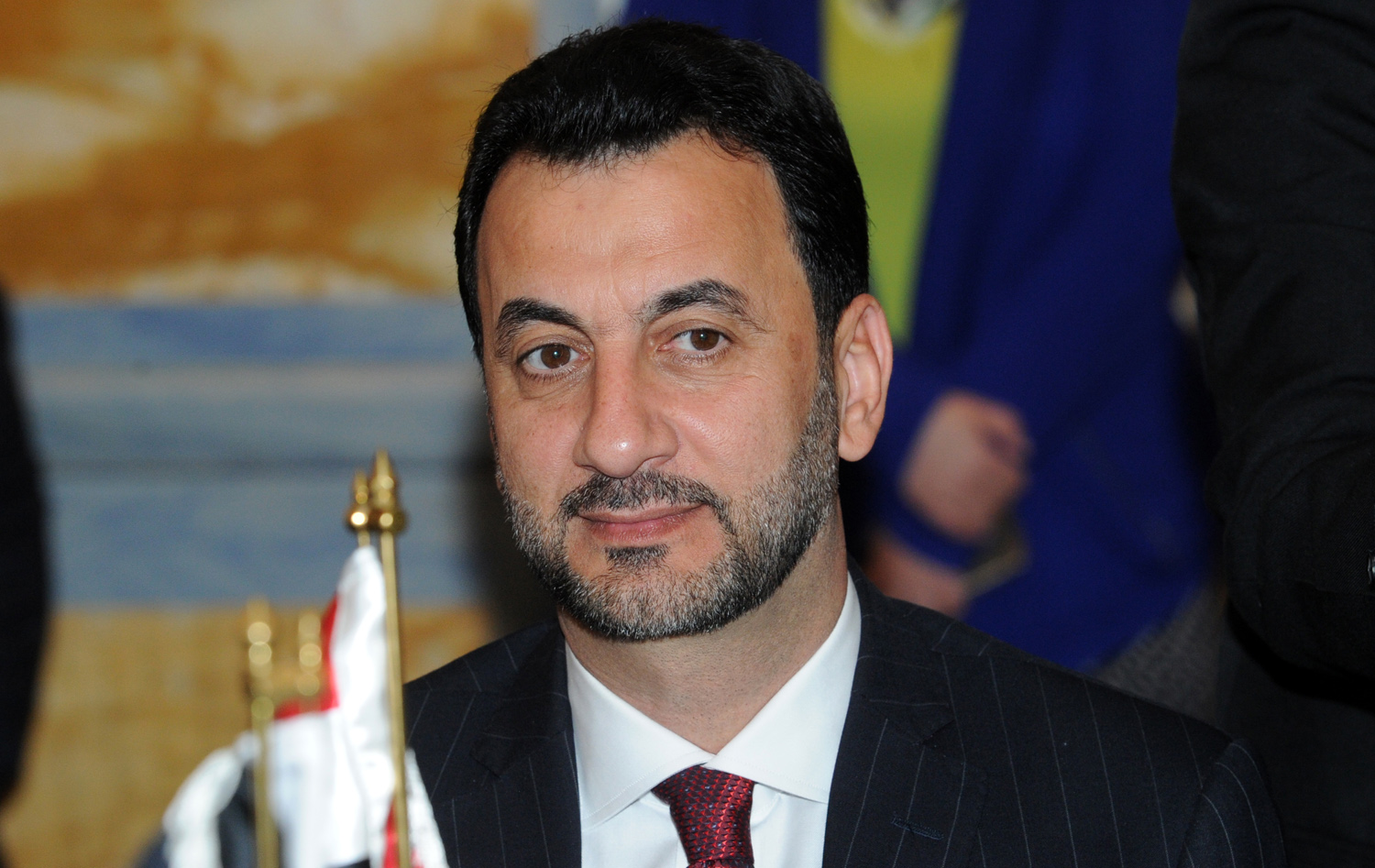 وزير سابق يدعو الى عدم الخوف من جماهير البصرة