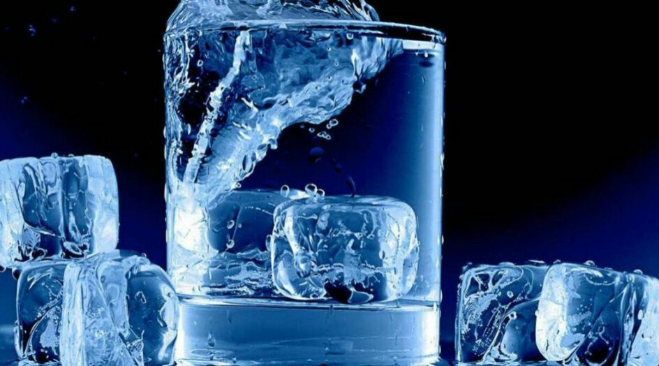 رشة من هذا المكون مع الماء قبل النوم وتستيقظون ببطن مسطح