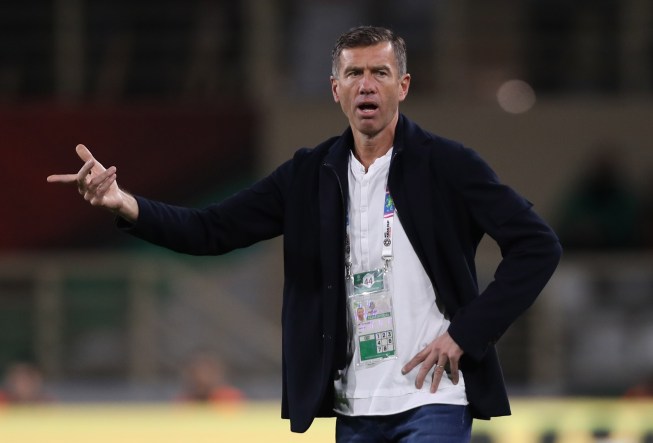 مصير مجهول ينتظر مدرب المنتخب العراقي بعد خسارته 