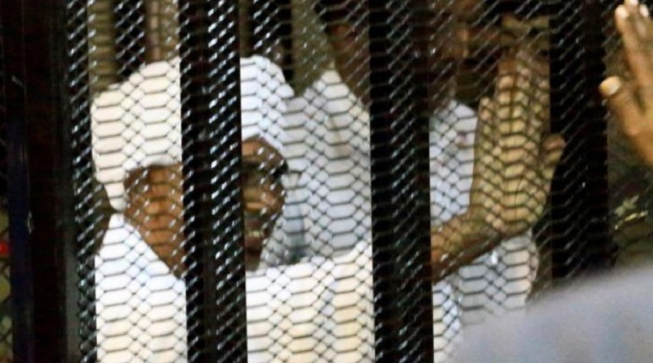 محامي البشير يثير جدلاً في المحكمة!