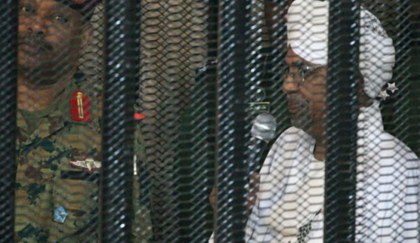 صحيفة.. هكذا تخلت الرياض وأبوظبي عن حليفها السوداني