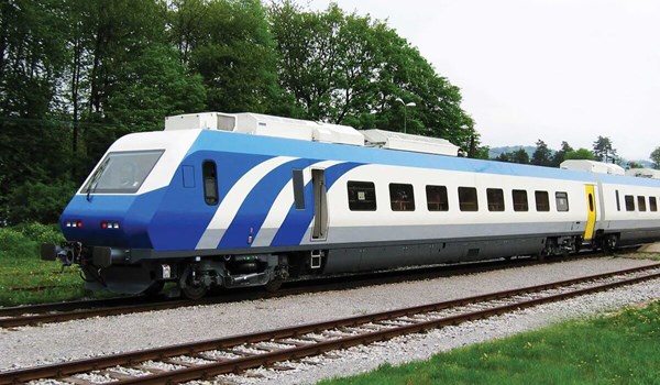 رغم الحظر... ايران تدشن عربات وقاطرات من صنعها