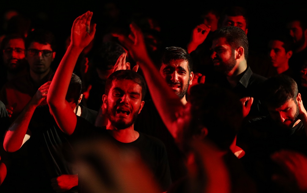 آیا گریه بر امام حسین (ع) حق‌الناس را برطرف می‌کند؟