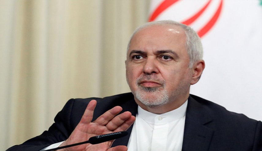 ظريف يذكّر العالم بتاريخ المبادرات الايرانية