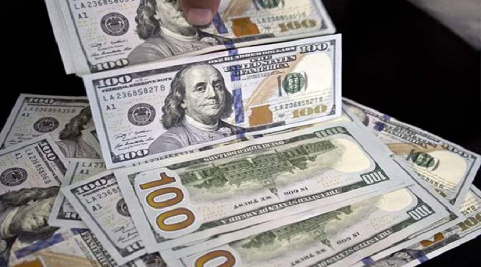 دولارات مزيفة في هذه الدولة العربية.. والسلطات تحذر