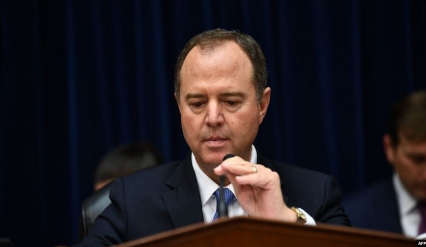 ترامب يجدد الدعوة لإقالة آدم شيف ويتهمه بالخيانة