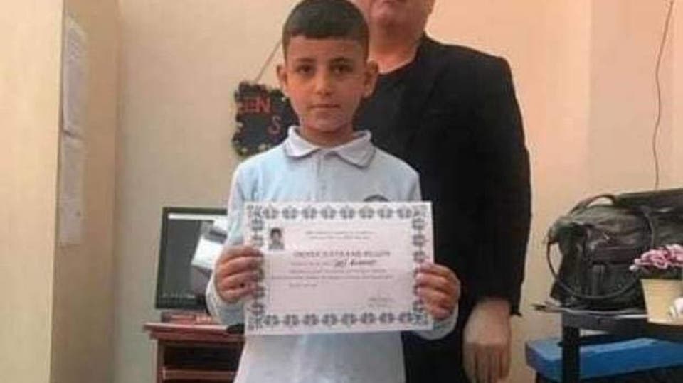 ضحية الكراهية.. طفل سوري يشنق نفسه على باب مقبرة بتركيا