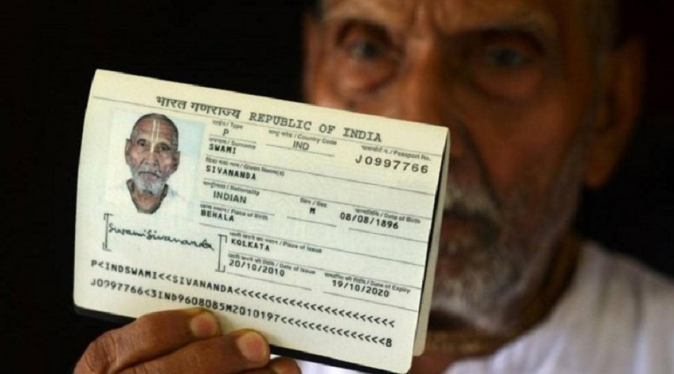 مسافر من القرن الماضي يثير الذهول في أبوظبي!