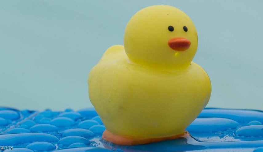 بطة الاستحمام الشهيرة.."خطر قاتل" يهدد ملايين الأطفال(صورة)