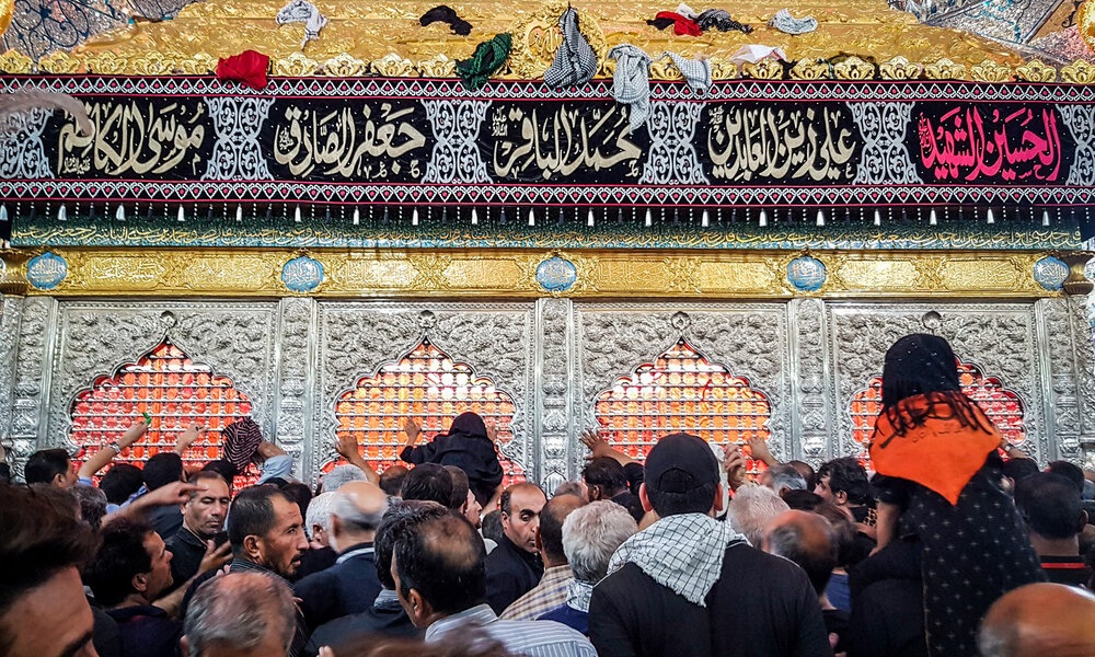 زائران اربعین در بارگاه امامین عسکریین(ع) + تصاویر