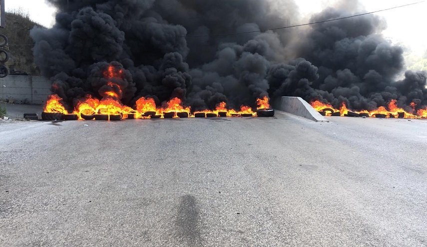 لبنان ..دعوات لفتح الطرقات من أجل مرور المحروقات والمواد الغذائية