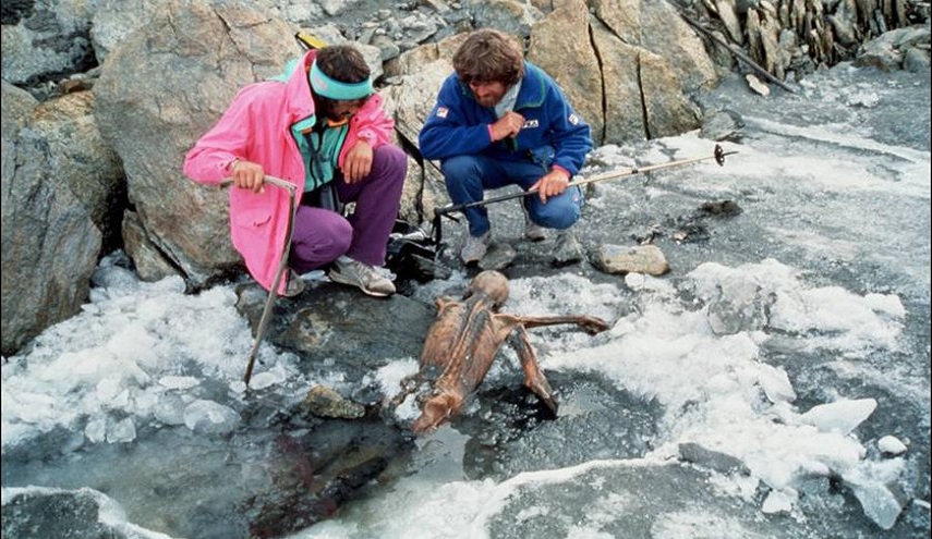 بالصور.. تفاصيل العثور على رجل الثلج في جبال الألب