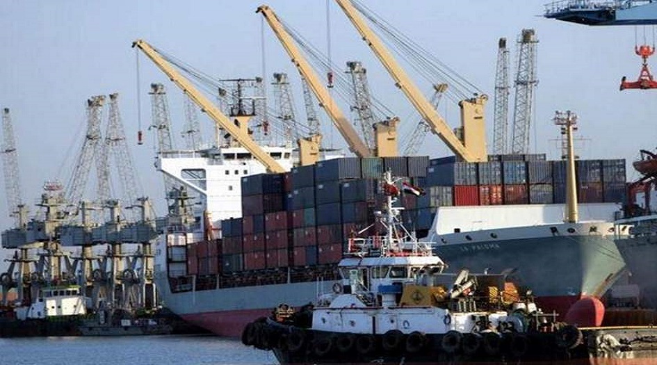 مسؤول بميناء أم قصر بالعراق يعلن إعادة فتح الميناء واستئناف العمليات