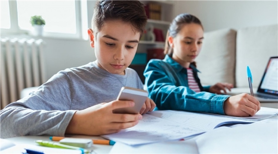 هل تنظر لهاتفك كل 15 دقيقة؟ احذر من الـ “نوموفوبيا”