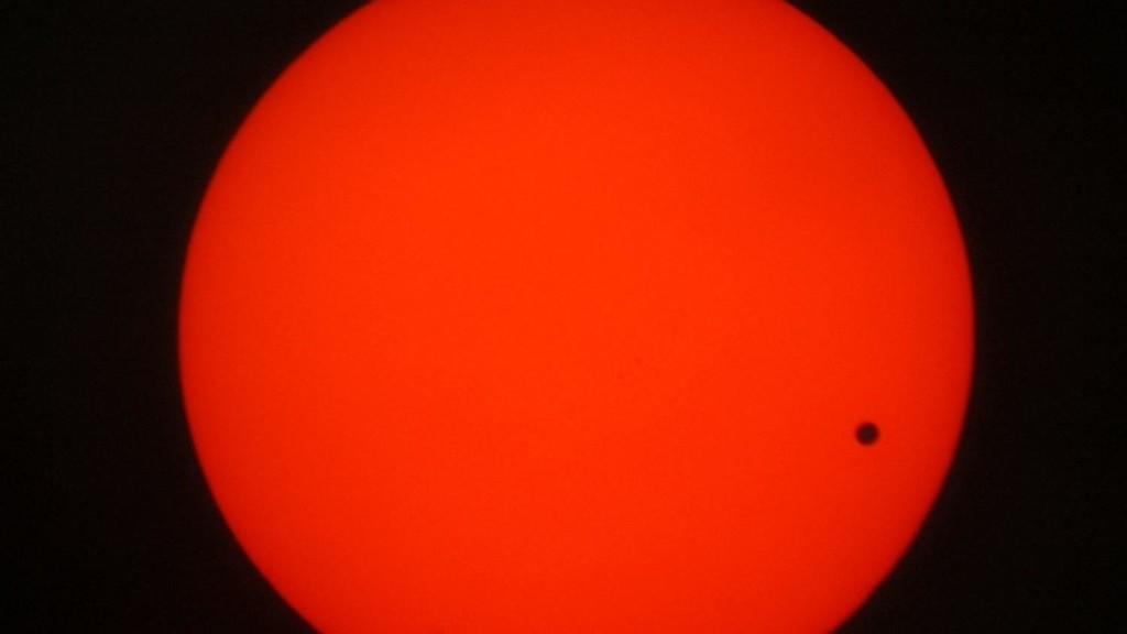 في ظاهرة فلكية لن تتكرر إلا بعد 13 سنة.. عبور فريد لكوكب عطارد أمام قرص الشمس غدا الإثنين 