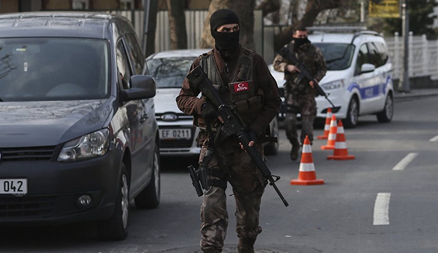 ضبط أسلحة غريبة كانت بحوزة دواعش في تركيا!