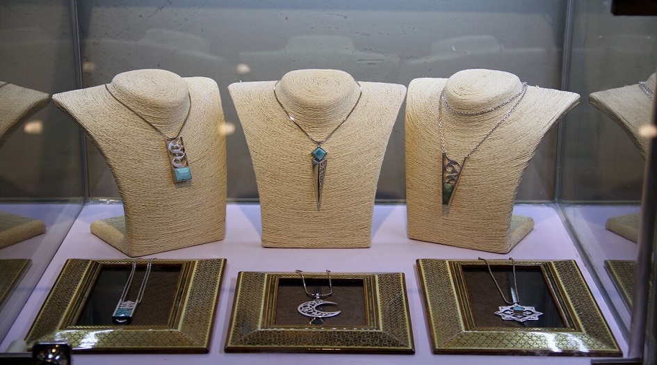بكين تستضيف معرضا لاثار مصممة مجوهرات ايرانية