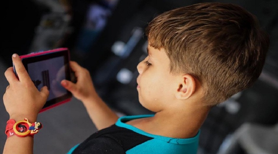 عواقب صادمة لإدمان الأطفال على الهواتف الذكية