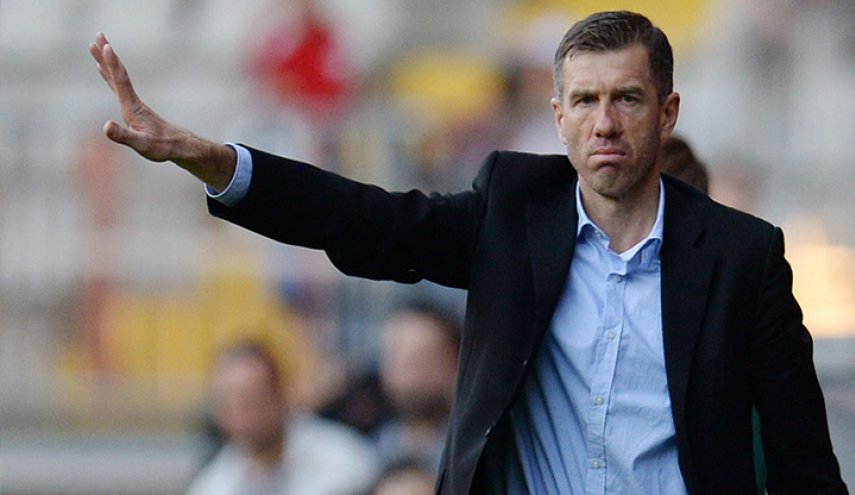 مدرب العراق يكشف سبب شعوره بالهدوء وقصة هاتفه القديم