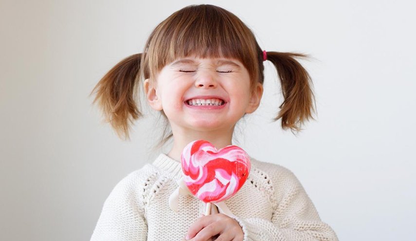 تعرف على الاطعمة التي تدمر اسنان الاطفال