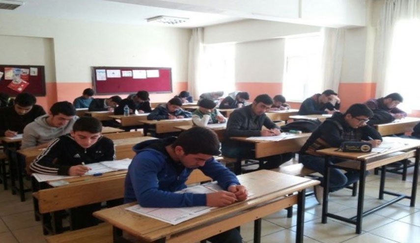 شاهد.. كتاب في المدارس اللبنانية يقدم حزب الله وحماس على أنهما منظمتان ارهابيتان!