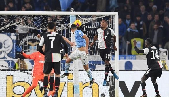 لاتسيو يقهر يوفنتوس ويبقي انتر ميلان في الصدارة