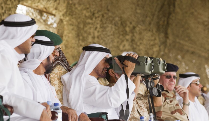 بعد فضيحة التجسس..بن زايد يدفع بقرقاش لنشر هذه التغريدة