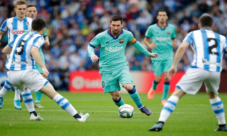 قبل الكلاسيكو.. البرسا يتعثر أمام سوسيداد ويمنح الملكي فرصة الصدارة