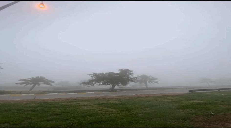 بالصور.. الضباب يلف شوارع بغداد