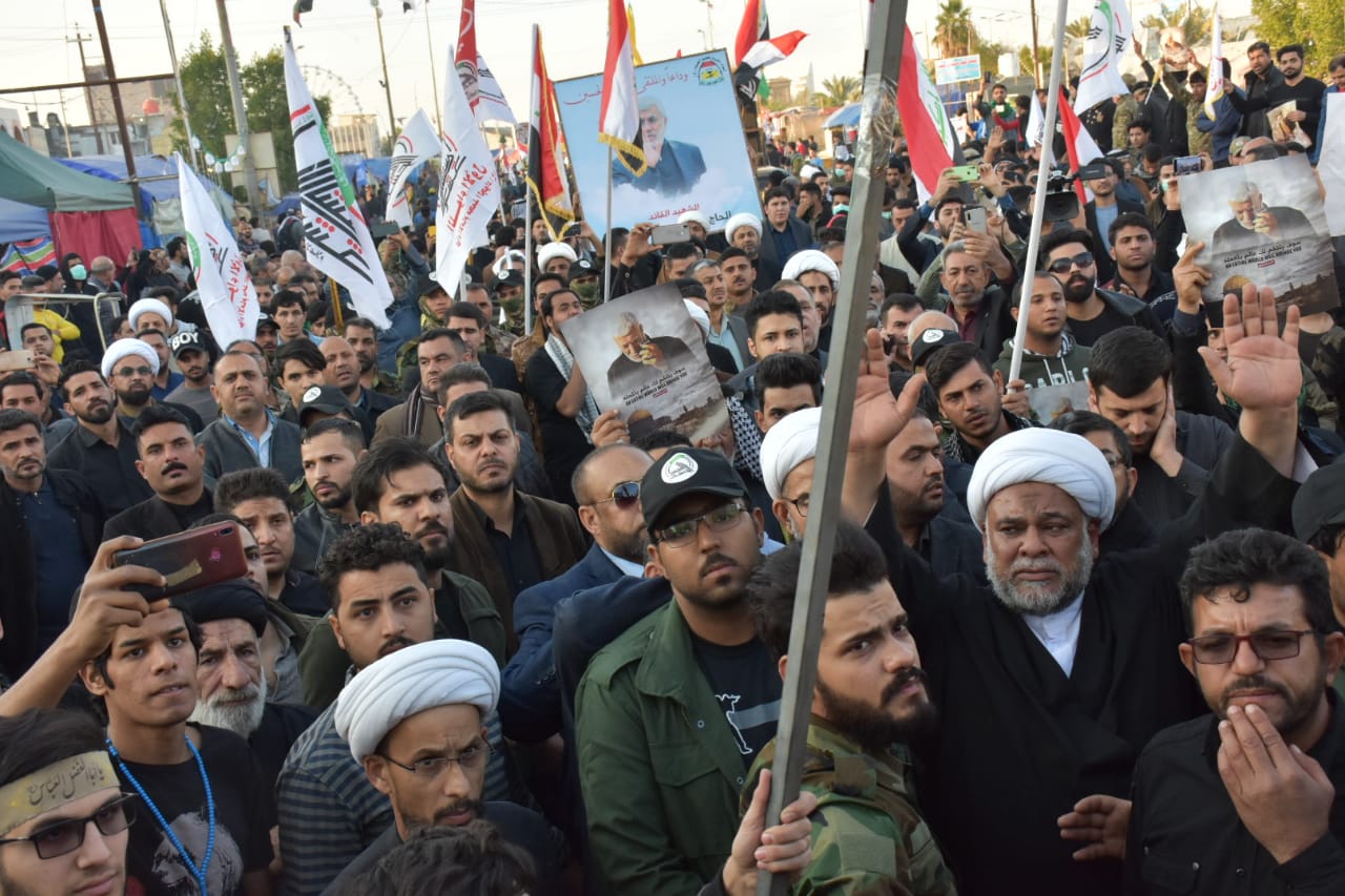 شاهد: تشييع رمزي للمهندس وسليماني في البصرة 