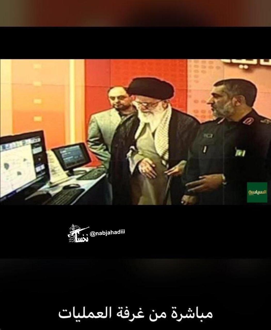 رهبر انقلاب در اتاق جنگ 