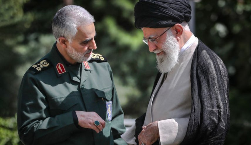 قائد الثورة يقيم مجلسا تابينيا على ارواح شهداء المقاومة