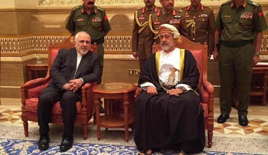 ظريف يلتقي سلطان عمان الجديد