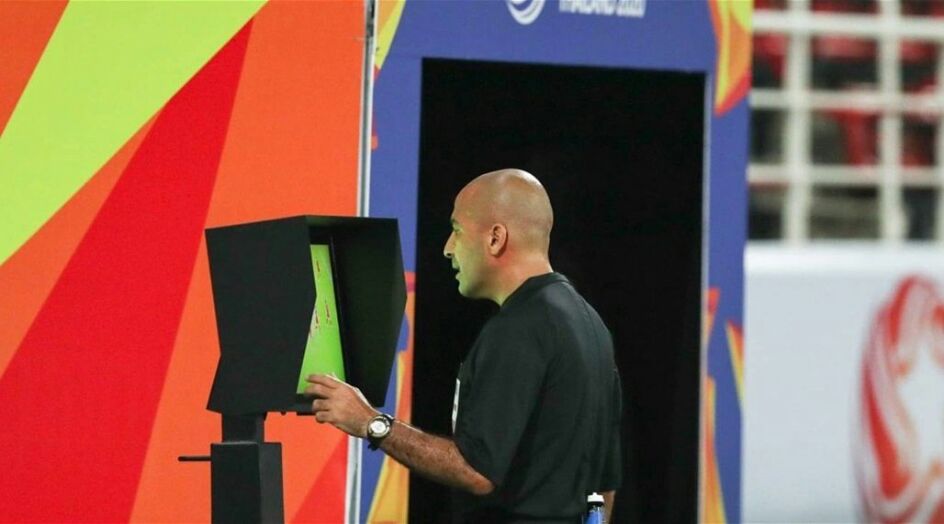 علي صباح يدخل التاريخ..اول حكم عراقي يستخدم تقنية "VAR"