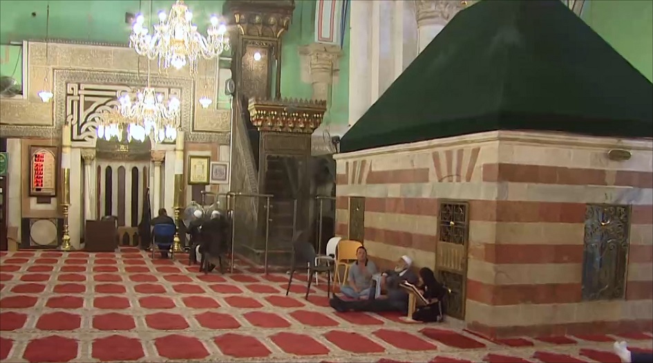 تكريم 150 من حفظة القرآن الكريم في مدينة "الخليل" الفلسطينية