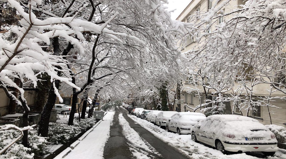 موجة من الثلوج تجتاح معظم مناطق ايران والعاصمة طهران