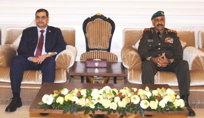 وصول وزير الدفاع العراقي الى الكويت