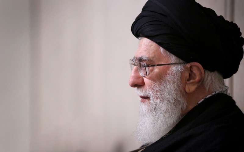 الإمام الخامنئي يرسل برقية تعزية للماموستا السيّد ملاقادر القادري