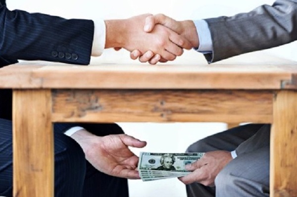 رشوه بانک اروپایی به یک عضو خاندان سعودی