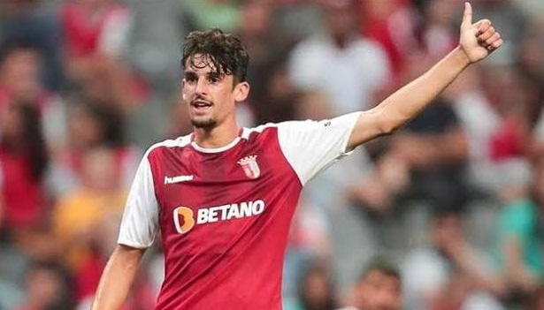 رسمياً.. برشلونة يتعاقد مع {رونالدو} الجديد