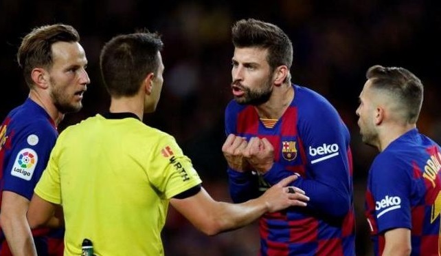 رسميا.. برشلونة يتقدم باحتجاج ضد إنذار بيكيه أمام ليفانتي